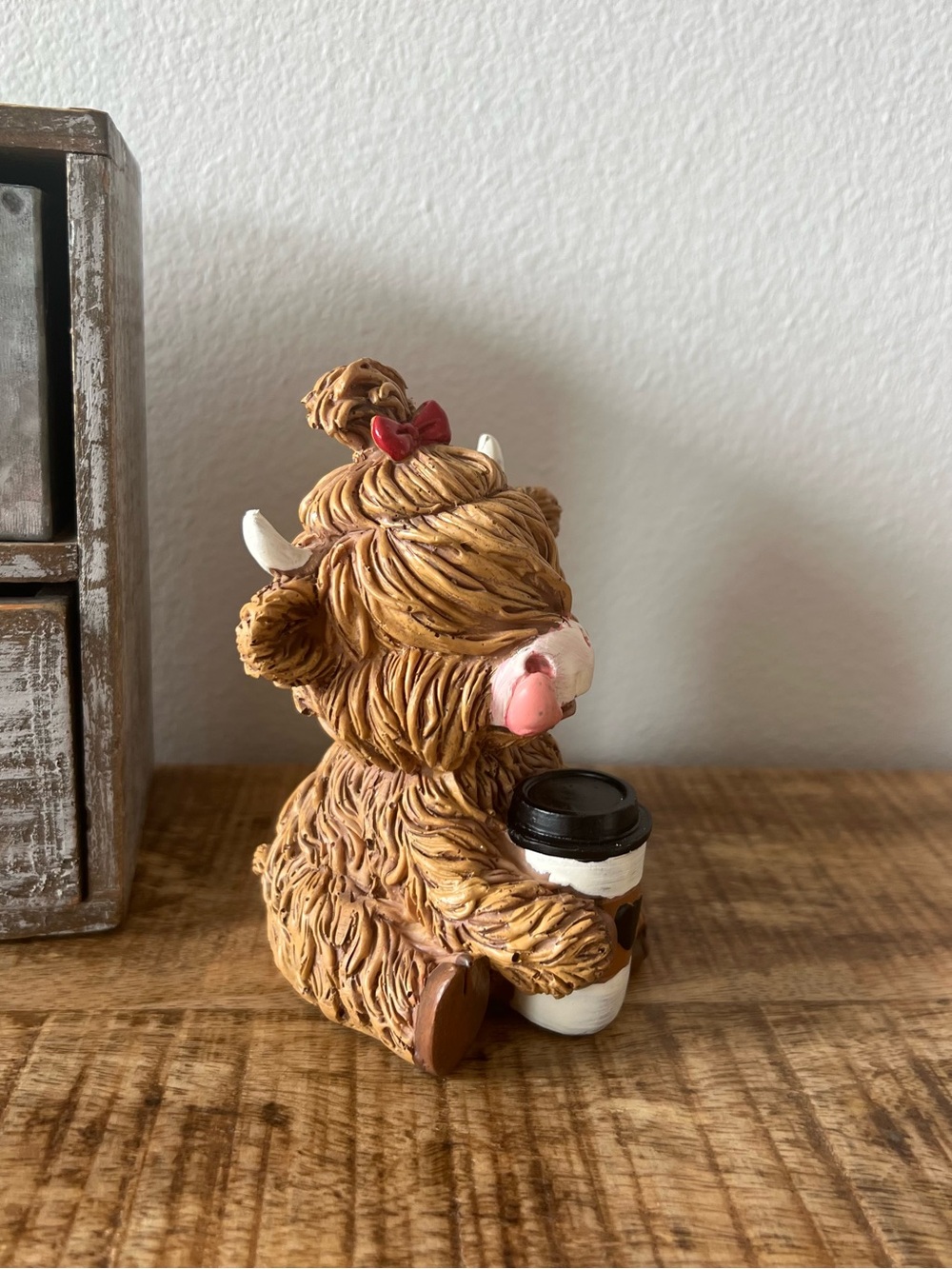 New Adorable Highland Cow Red Bow Holding A Latte - Picture 3 of 5
